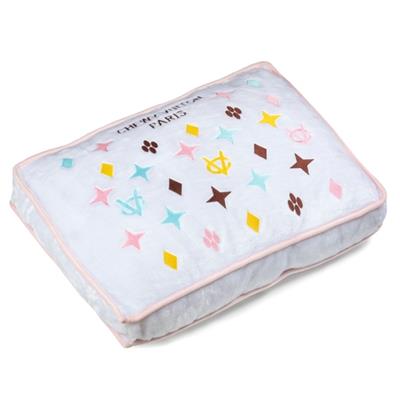 White Chewy Vuton Bed with 2 Dog Toy Set