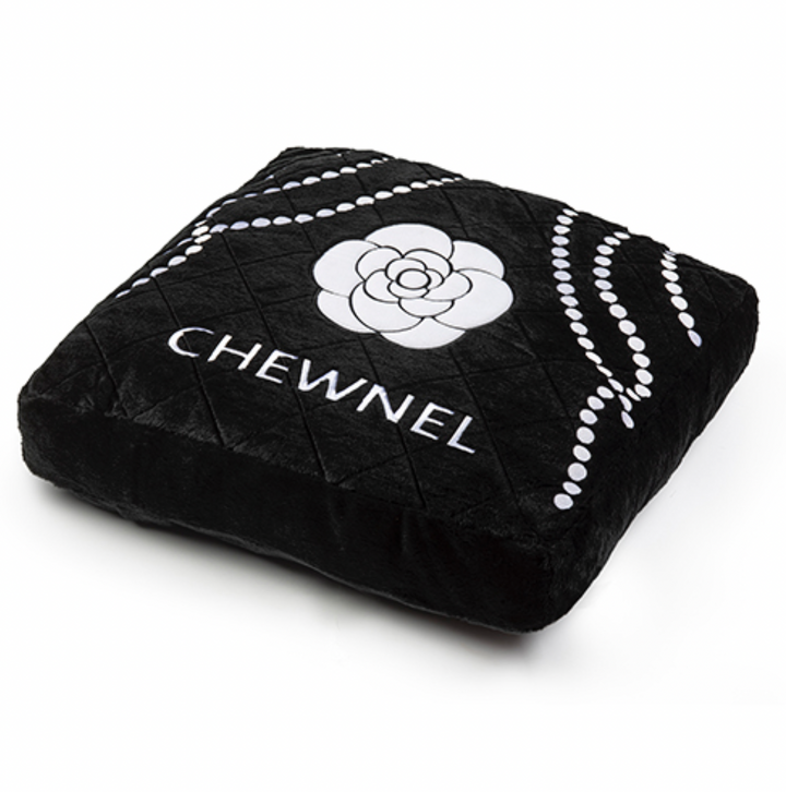 Chewnel Noir Pet Bed & 3 Toys