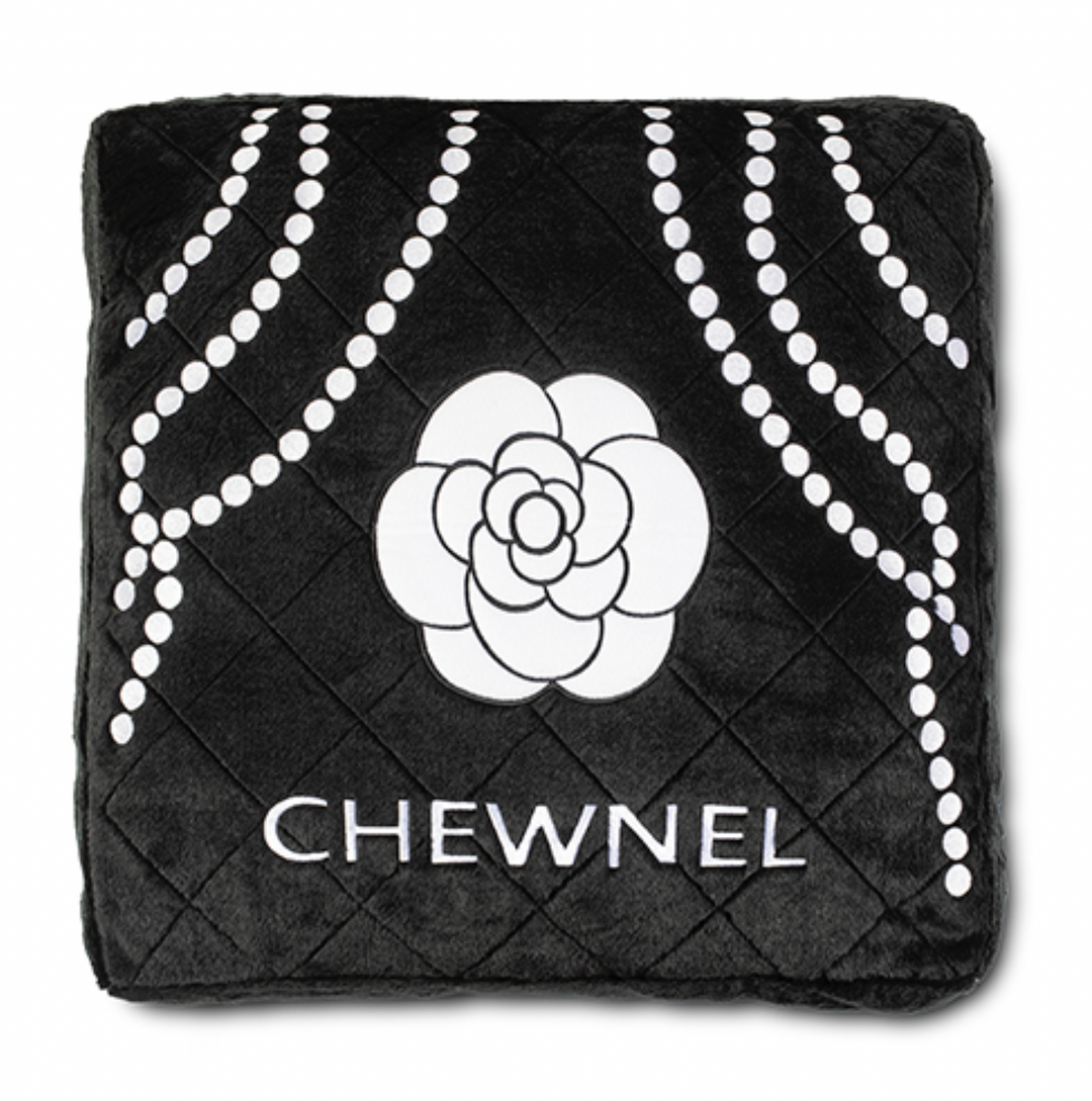 Chewnel Noir Pet Bed & 3 Toys