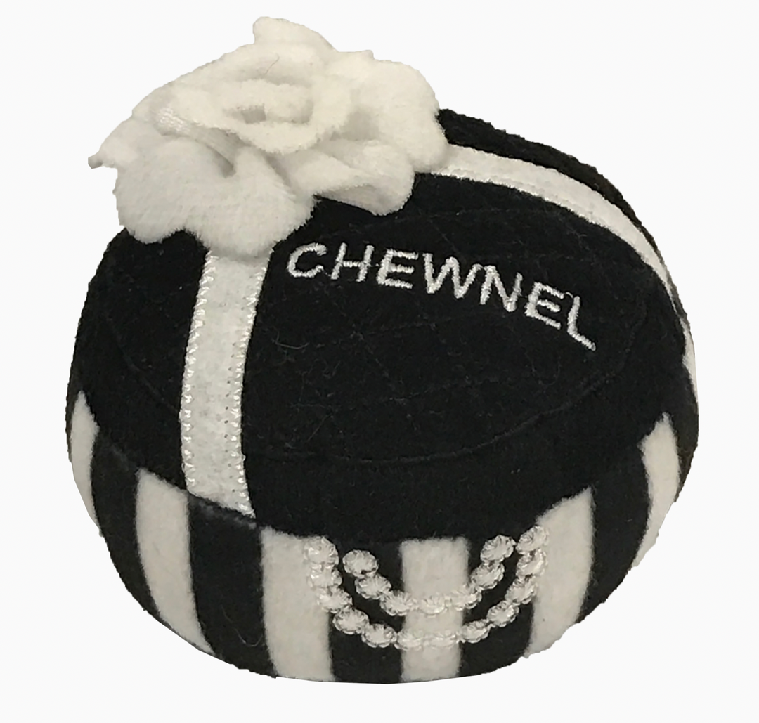 Chewnel Noir Pet Bed & 3 Toys